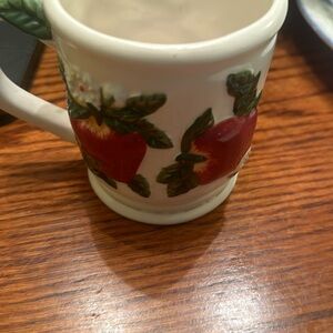 Set of 4 vintage apple coffee mugs